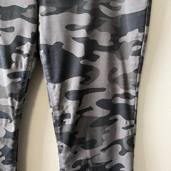 Design Lab Grey Camouflage Print Cotton Blend Skinny Leg Pants - Picture 5 of 12